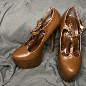 Ami Clubwear Brown 5” heel 2” platform size 5.5, they are a super hot accessory